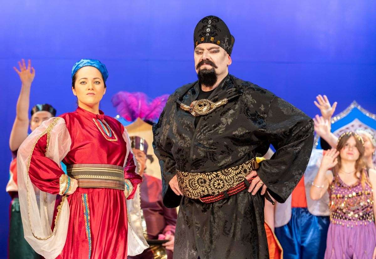 ‘oh-yes-it-is!’-pop-up-pantomime-set-to-‘bring-joy-to-the-festive-season’