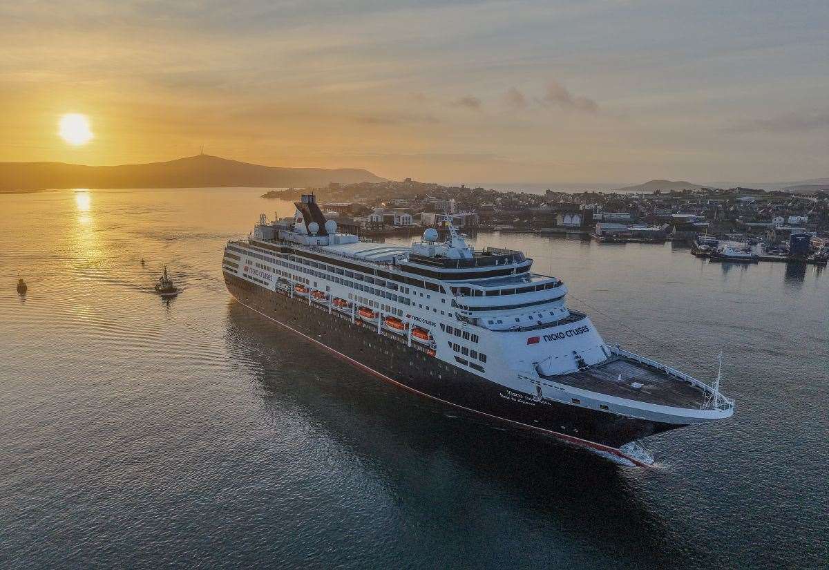 new-radio-mast-proposed-to-improve-internet-and-overcome-connectivity-problems-caused-by-visiting-cruise-ships