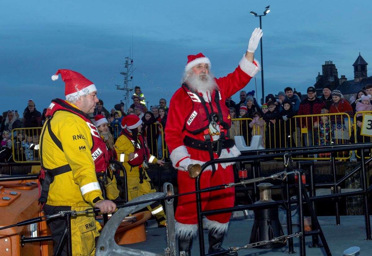 ‘so-much-festive-fun’-–-christmas-celebrations-to-feature-santa-parade,-grotto-and-snowmen-trail