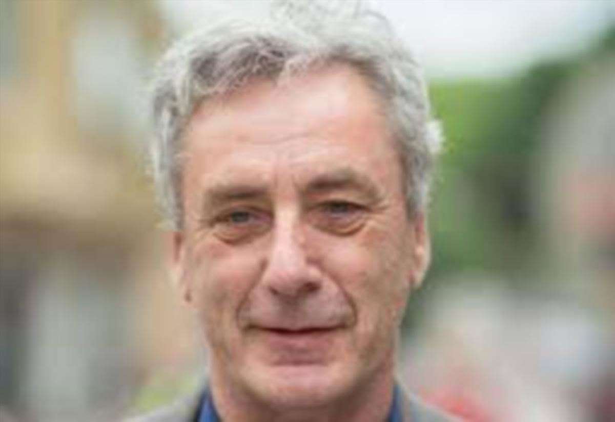 poet-murray-head-to-head-to-new-zealand-to-receive-honour