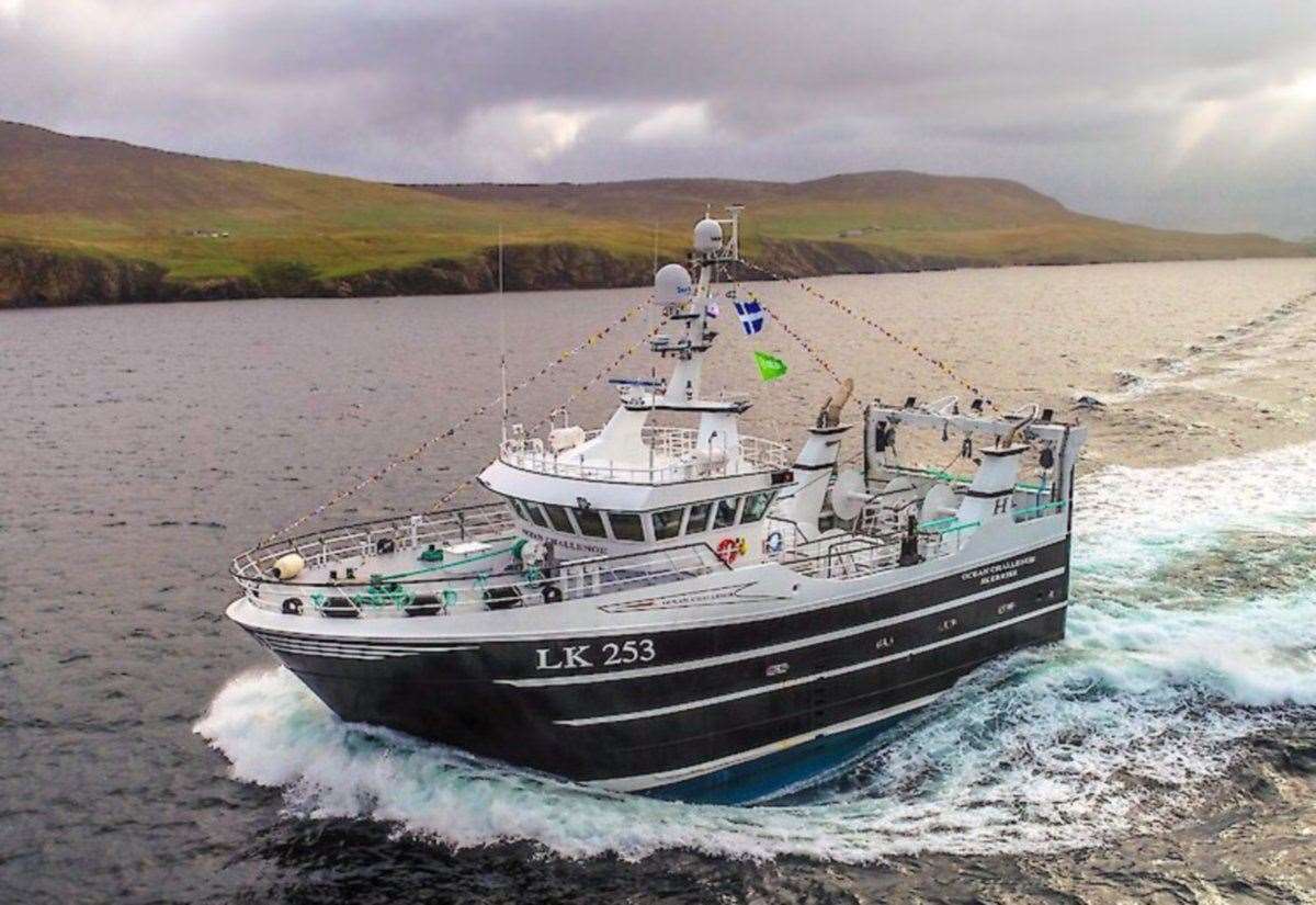 grounded-whalsay-fishing-boat-rescued-by-pelagic-trawler-off-whalsay
